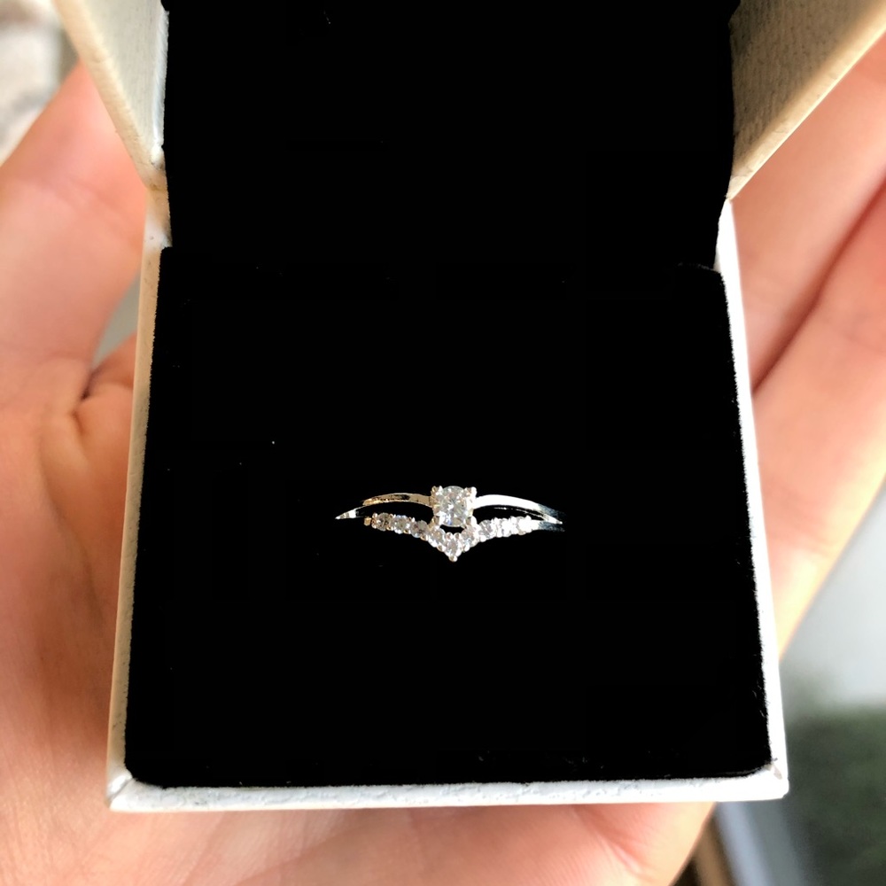 silver ring with diamonds size 10